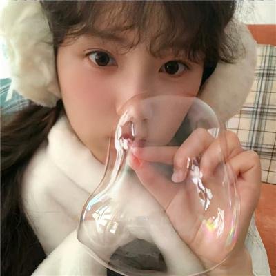 衣衫褴褛的罗尼